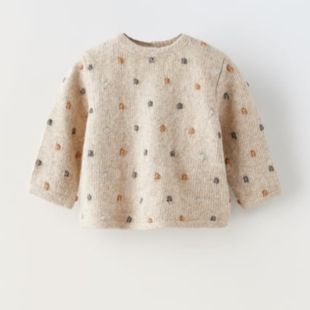 Zara. NWT. RAISED DETAIL KNIT SWEATER